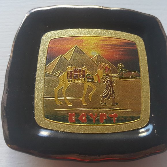 Ceramic Magnet Fridge Egyptian Pharaoh souvenir featuring the pyramids & Sphinx - Picture 1 of 12